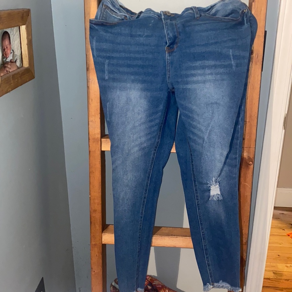 Light wash skinny jeans